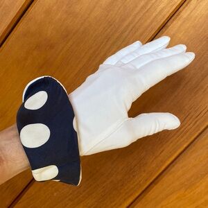 Women's vintage polka dot cuff gloves!